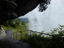 Hinter dem Wasserfall