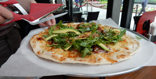 So sieht eine 30-Euro-Pizza aus. Puh.