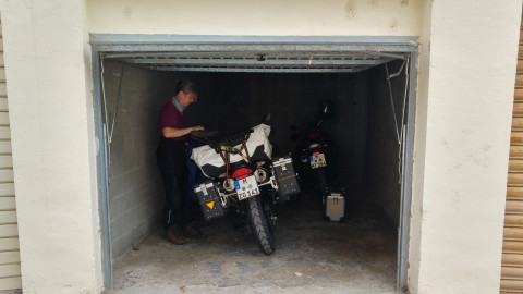 Eine eigene Garage für unsere Motorräder samt Gepäck - super!